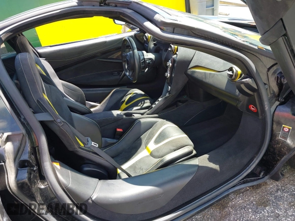 2018 McLaren 720S z VIN SBM14DCA9JW001142, wystawiony jako IAAI lot #42117797 z przebiegiem 15 654 mil mil oraz . Historia ofert i sprzedaży dostępna na DreamBid. Obrazek 5.