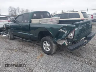 2000 Dodge Dakota SLT with VIN 1B7GG22X3YS508480, listed as a IAAI auction lot 41900645 with 105,652 mi miles and . Bid and sale history available at carsss.com. Image 3.