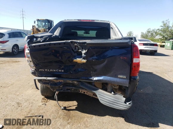 2011 Chevrolet Avalanche LS with VIN 3GNTKEE34BG276324, listed as a Copart auction lot 58053695 with 105,759 mi miles and Salvage title. Bid and sale history available at DreamBid. Image 6.