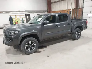 2017 Toyota Tacoma SR5 z VIN 5TFCZ5AN6HX111116, wystawiony jako IAAI lot #42054764 z przebiegiem 103 107 mil mil oraz . Historia ofert i sprzedaży dostępna na DreamBid. Obrazek 17.