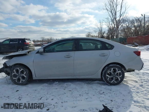 2021 Kia Forte LXS z VIN 3KPF24AD5ME270044, wystawiony jako IAAI lot #41405638 z przebiegiem 82 963 mil mil oraz . Historia ofert i sprzedaży dostępna na DreamBid. Obrazek 14.