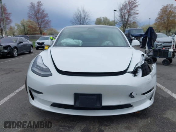 2020 Tesla Model 3 Standard Range Plus z VIN 5YJ3E1EA3LF590450, wystawiony jako IAAI lot #42026296 z przebiegiem 68 242 mil mil oraz . Historia ofert i sprzedaży dostępna na DreamBid. Obrazek 11.