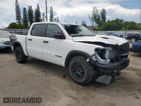 2025 Ram 1500 Rebel z VIN 1C6SRFLP7SN584078, wystawiony jako Copart lot #64027035 z przebiegiem 7 584 mil mil oraz Czysty tytuł • Clean title. Historia ofert i sprzedaży dostępna na DreamBid. Obrazek 4.