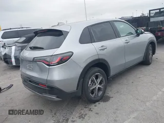 2024 Honda HR-V EX-L z VIN 3CZRZ1H71RM758910, wystawiony jako IAAI lot #42202774 z przebiegiem 8 452 mil mil oraz . Historia ofert i sprzedaży dostępna na DreamBid. Obrazek 4.