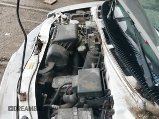 2001 Chevrolet Astro Cargo z VIN 1GCDL19W01B104614, wystawiony jako IAAI lot #42400557 z przebiegiem 193 440 mil mil oraz . Historia ofert i sprzedaży dostępna na DreamBid. Obrazek 19.