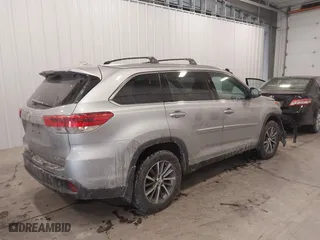 2019 Toyota Highlander SE with VIN 5TDJZRFHXKS578537, listed as a IAAI auction lot 41617419 with 127,877 mi miles. Bid and sale history available at carsss.com. Image 4.