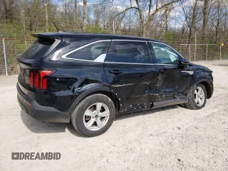 2023 Kia Sorento LX z VIN 5XYRGDLC4PG216535, wystawiony jako Copart lot #54432825 z przebiegiem 11 410 mil mil oraz Szkody całkowita. Historia ofert i sprzedaży dostępna na DreamBid. Obrazek 3.