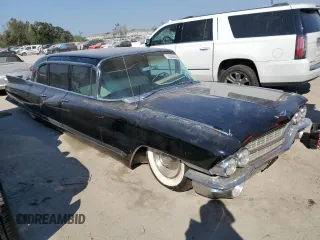 1962 Cadillac Fleetwood z VIN 62R115955, wystawiony jako Copart lot #74818464 z przebiegiem Nie podano mil oraz Szkoda całkowita • Salvage title. Historia ofert i sprzedaży dostępna na DreamBid. Obrazek 4.