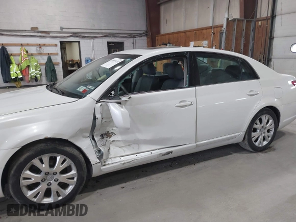 2008 Toyota Avalon XL with VIN 4T1BK36B58U299224, listed as a IAAI auction lot 41895152 with 97,971 mi miles. Bid and sale history available at carsss.com. Image 6.