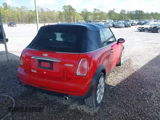 2008 MINI Convertible z VIN WMWRF33558TG19508, wystawiony jako IAAI lot #41929316 z przebiegiem 99 514 mil mil oraz . Historia ofert i sprzedaży dostępna na DreamBid. Obrazek 4.