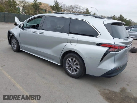 2021 Toyota Sienna XLE with VIN 5TDYRKEC6MS069690, listed as a IAAI auction lot 41841252 with 56,632 mi miles. Bid and sale history available at carsss.com. Image 3.