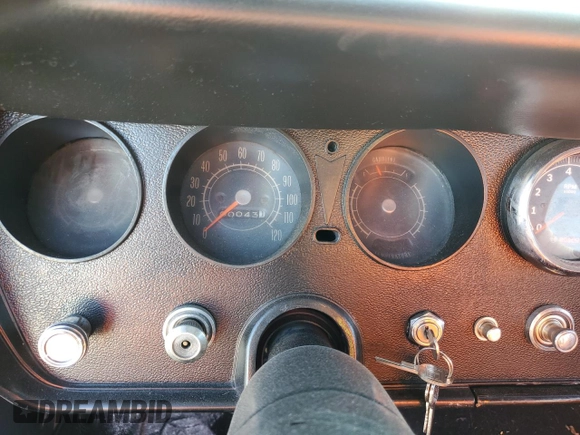 1966 Pontiac GTO z VIN 235076P63413, wystawiony jako Copart lot #76599754 z przebiegiem 43 mil mil oraz Nie do naprawy • Non repairable. Historia ofert i sprzedaży dostępna na DreamBid. Obrazek 9.