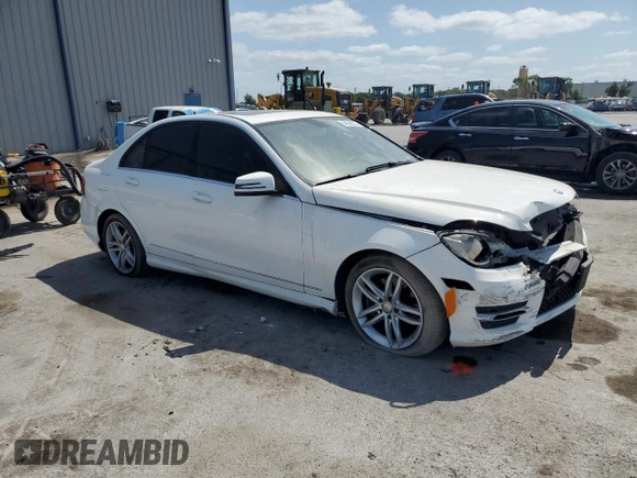 2014 Mercedes-Benz C 300 Sport z VIN WDDGF8AB2ER301759, wystawiony jako Copart lot #54536325 z przebiegiem 110 362 mil mil oraz Szkoda całkowita • Salvage title. Historia ofert i sprzedaży dostępna na DreamBid. Obrazek 4.
