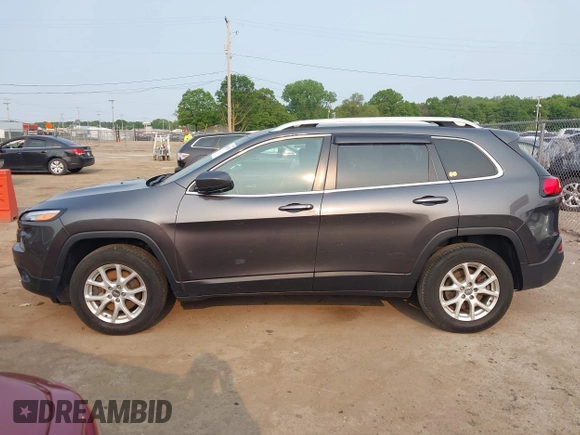 2017 Jeep Cherokee Latitude z VIN 1C4PJMCB8HW563256, wystawiony jako IAAI lot #42401873 z przebiegiem 258 934 mil mil oraz . Historia ofert i sprzedaży dostępna na DreamBid. Obrazek 15.