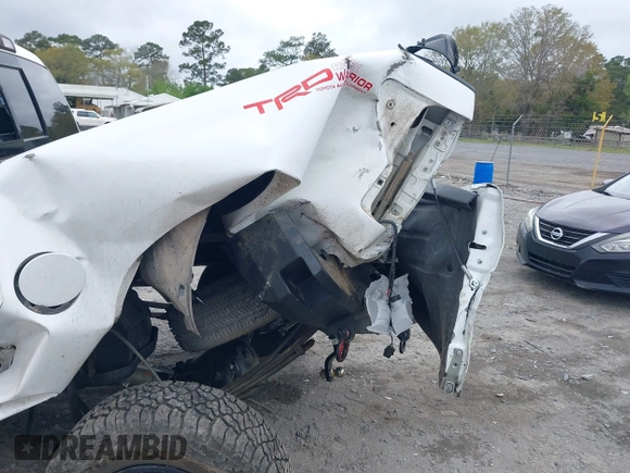 2009 Toyota Tundra 4WD Truck with VIN 5TFBW54119X085037, listed as a IAAI auction lot 41914195 with 211,913 mi miles. Bid and sale history available at carsss.com. Image 6.