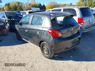 2014 Mitsubishi Mirage DE z VIN ML32A3HJ5EH018428, wystawiony jako IAAI lot #40841804 z przebiegiem 220 950 mil mil oraz . Historia ofert i sprzedaży dostępna na DreamBid. Obrazek 3.