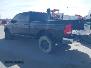 2018 Ram 2500 Tradesman z VIN 3C6UR5CL5JG359438, wystawiony jako IAAI lot #39767267 z przebiegiem 148 103 mil mil oraz . Historia ofert i sprzedaży dostępna na DreamBid. Obrazek 3.