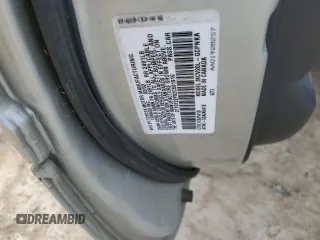 2002 Toyota Solara SE z VIN 2T1CF22P82C591916, wystawiony jako Copart lot #46362055 z przebiegiem 177 157 mil mil oraz Czysty tytuł • Clean title. Historia ofert i sprzedaży dostępna na DreamBid. Obrazek 12.