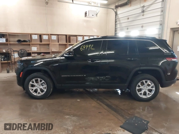 2022 Jeep Grand Cherokee Limited z VIN 1C4RJHBG9N8521577, wystawiony jako IAAI lot #41869992 z przebiegiem 28 095 mil mil oraz . Historia ofert i sprzedaży dostępna na DreamBid. Obrazek 15.