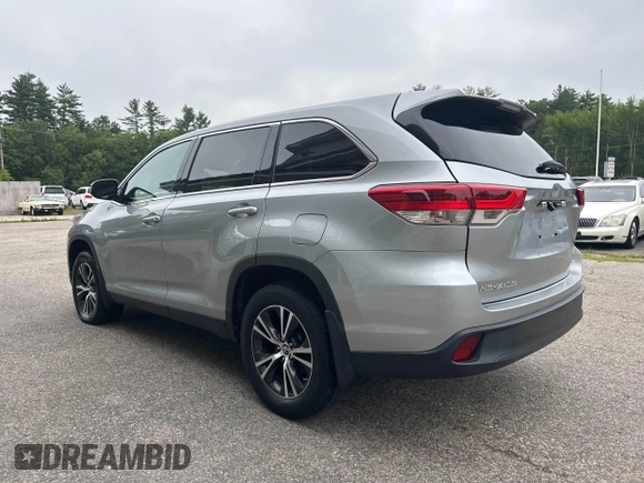 2019 Toyota Highlander LE with VIN 5TDBZRFH9KS945111, listed as a IAAI auction lot 42727416 with 179,416 mi miles and . Bid and sale history available at DreamBid. Image 3.