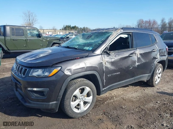 2019 Jeep Compass Latitude with VIN 3C4NJDBB2KT760879, listed as a IAAI auction lot 41828861 with 68,450 mi miles. Bid and sale history available at carsss.com. Image 2.