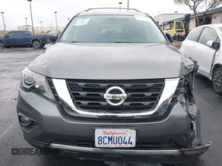2018 Nissan Pathfinder S z VIN 5N1DR2MN2JC621860, wystawiony jako IAAI lot #42192719 z przebiegiem 52 762 mil mil oraz . Historia ofert i sprzedaży dostępna na DreamBid. Obrazek 13.