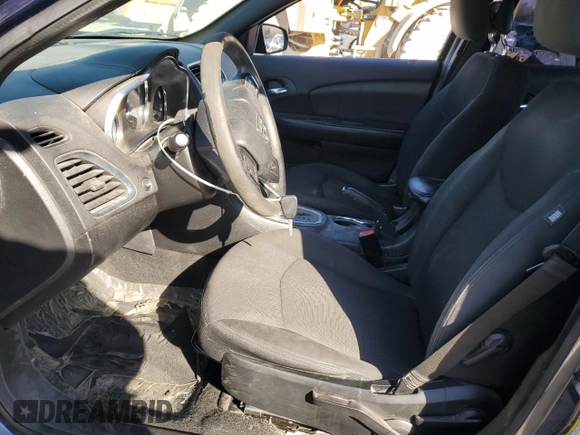 2014 Dodge Avenger SE z VIN 1C3CDZABXEN129920, wystawiony jako Copart lot #47894675 z przebiegiem 165 025 mil mil oraz Szkody całkowita. Historia ofert i sprzedaży dostępna na DreamBid. Obrazek 7.
