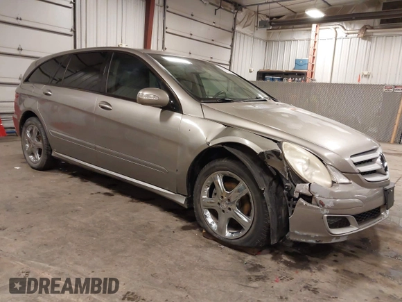 2006 Mercedes-Benz R-Class 3.5L with VIN 4JGCB65E26A030775, listed as a IAAI auction lot 41824593 with 149,889 mi miles. Bid and sale history available at carsss.com. Image 1.