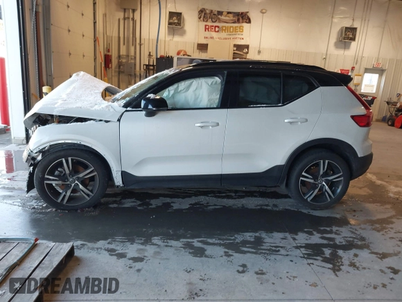 2021 Volvo XC40 R-Design with VIN YV4162UM4M2510905, listed as a IAAI auction lot 41150039 with 42,413 mi miles and . Bid and sale history available at carsss.com. Image 13.
