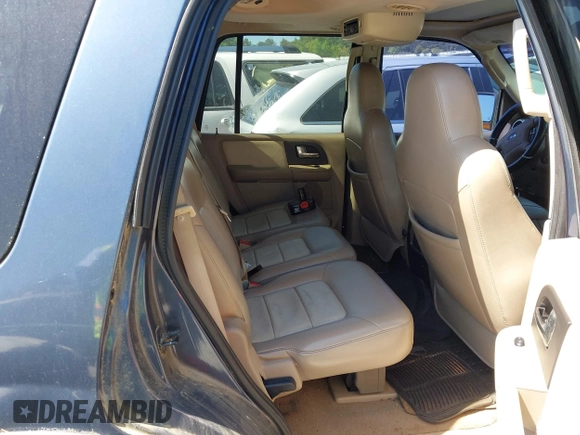 2004 Ford Expedition Eddie Bauer with VIN 1FMFU18L54LB18869, listed as a IAAI auction lot 41862385 with 258,709 mi miles. Bid and sale history available at carsss.com. Image 8.