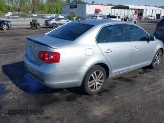 2005 Volkswagen Jetta 2.5L с VIN 3VWDF71K65M608938, выставлен на аукционе IAAI как лот 41880658 с пробегом 108 701 миль миль и . История ставок и продаж доступна на DreamBid. Изображение 4.