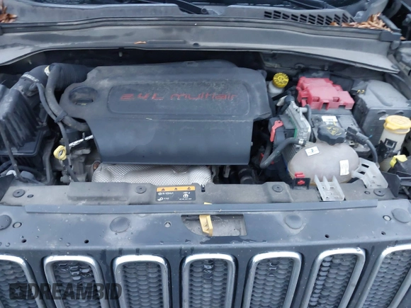 2018 Jeep Renegade Latitude with VIN ZACCJABB9JPJ34769, listed as a IAAI auction lot 41186972 with 204,900 mi miles. Bid and sale history available at carsss.com. Image 10.