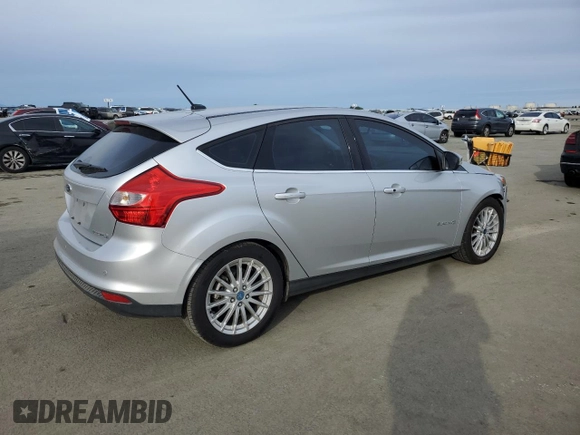 2013 Ford Focus Electric z VIN 1FADP3R43DL139862, wystawiony jako Copart lot #45901885 z przebiegiem 62 040 mil mil oraz Szkody całkowita. Historia ofert i sprzedaży dostępna na DreamBid. Obrazek 3.