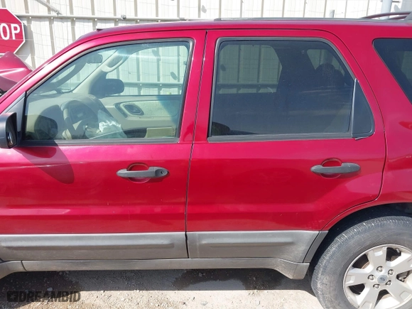 2005 Ford Escape XLT with VIN 1FMYU931X5KD39419, listed as a IAAI auction lot 41778160 with 37,234 mi miles. Bid and sale history available at carsss.com. Image 15.