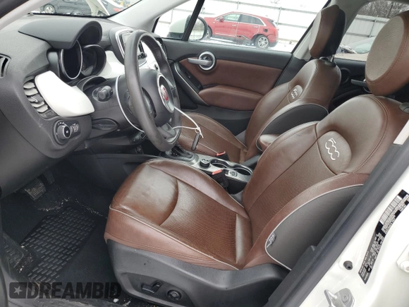 2016 FIAT 500X Lounge z VIN ZFBCFYDT2GP365900, wystawiony jako Copart lot #44891615 z przebiegiem 129 299 mil mil oraz Szkody całkowita. Historia ofert i sprzedaży dostępna na DreamBid. Obrazek 7.