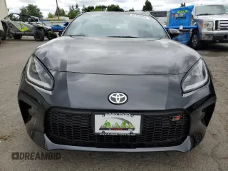2024 Toyota GR86 Premium with VIN JF1ZNBE11R8754969, listed as a Copart auction lot 60756684 with 561 mi miles and Salvage Title. Bid and sale history available at carsss.com. Image 5.