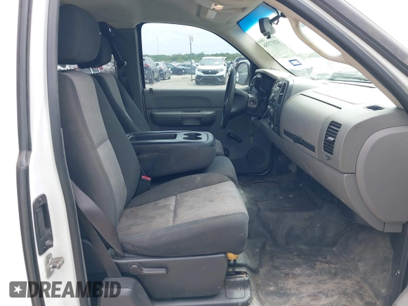 2007 Chevrolet Silverado 1500 LT w/1LT with VIN 1GCEC19077Z540649, listed as a IAAI auction lot 42037356 with 226,277 mi miles. Bid and sale history available at carsss.com. Image 5.