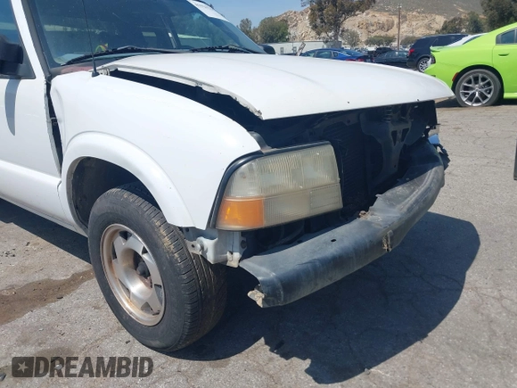 2000 GMC Sonoma SLS with VIN 1GTCS19W3Y8198980, listed as a IAAI auction lot 41929335 with 272,989 mi miles and . Bid and sale history available at DreamBid. Image 13.