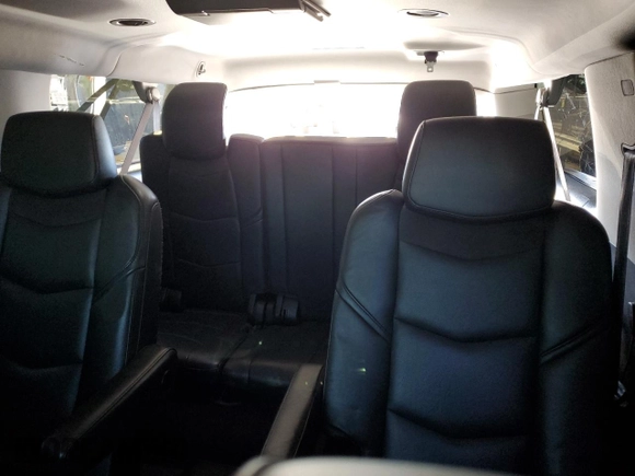 2017 Cadillac Escalade ESV Premium Luxury z VIN 1GYS4JKJ0HR187007, wystawiony jako Copart lot #83611224 z przebiegiem 128 239 mil mil oraz Szkoda całkowita • Salvage title. Historia ofert i sprzedaży dostępna na DreamBid. Obrazek 10.