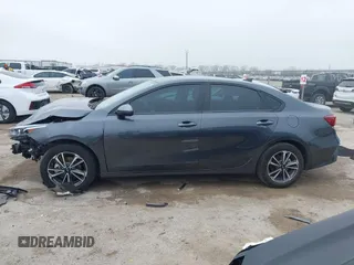 2023 Kia Forte LXS z VIN 3KPF24AD5PE682954, wystawiony jako IAAI lot #41510428 z przebiegiem 15 928 mil mil oraz . Historia ofert i sprzedaży dostępna na DreamBid. Obrazek 14.