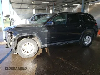 2024 Jeep Grand Cherokee Laredo z VIN 1C4RJHAG0RC700496, wystawiony jako Copart lot #88449625 z przebiegiem 32 049 mil mil oraz Czysty tytuł • Clean title. Historia ofert i sprzedaży dostępna na DreamBid. Obrazek 1.