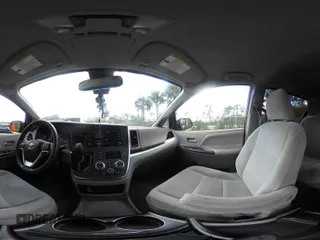 2018 Toyota Sienna LE Auto Access Seat with VIN 5TDKZ3DC5JS945951, listed as a IAAI auction lot 41689856 with 103,537 mi miles. Bid and sale history available at carsss.com. Image 23.