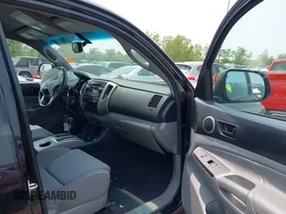2012 Toyota Tacoma z VIN 5TFUU4EN2CX029450, wystawiony jako IAAI lot #42416155 z przebiegiem 171 711 mil mil oraz . Historia ofert i sprzedaży dostępna na DreamBid. Obrazek 5.
