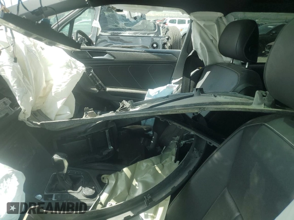 2022 Volkswagen Tiguan SE R-Line Black with VIN 3VV8B7AX5NM072366, listed as a Copart auction lot 60325565 with Not provided miles and Salvage title. Bid and sale history available at DreamBid. Image 9.