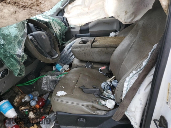 2019 Ford F-350 XL with VIN 1FT7W3BT5KED68105, listed as a Copart auction lot 84915334 with Not Provided miles and Salvage Title. Bid and sale history available at DreamBid. Image 7.