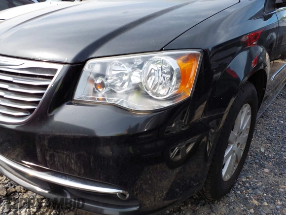 2014 Chrysler Town & Country Touring with VIN 2C4RC1BG2ER206979, listed as a IAAI auction lot 42200266 with 217,610 mi miles and . Bid and sale history available at DreamBid. Image 12.