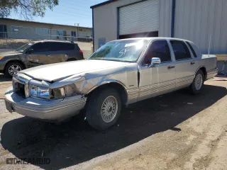 1992 Lincoln Town Car Executive with VIN 1LNLM81W9NY703247, listed as a Copart auction lot 68267014 with 58,853 mi miles and Salvage Title. Bid and sale history available at carsss.com. Image 1.