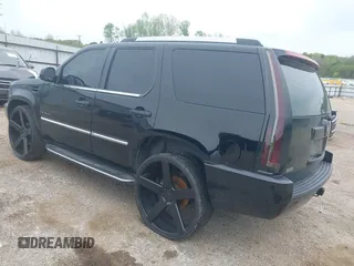 2010 Cadillac Escalade z VIN 1GYUCAEF1AR264105, wystawiony jako IAAI lot #41882488 z przebiegiem 190 113 mil mil oraz . Historia ofert i sprzedaży dostępna na DreamBid. Obrazek 3.
