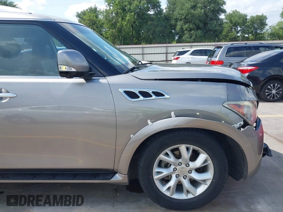 2012 Infiniti QX56 7-passenger z VIN JN8AZ2NF9C9517675, wystawiony jako IAAI lot #42138696 z przebiegiem 129 478 mil mil oraz . Historia ofert i sprzedaży dostępna na DreamBid. Obrazek 20.