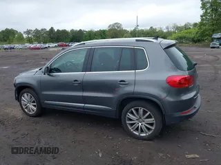 2015 Volkswagen Tiguan S z VIN WVGAV7AX6FW567468, wystawiony jako IAAI lot #42330317 z przebiegiem 143 984 mil mil oraz . Historia ofert i sprzedaży dostępna na DreamBid. Obrazek 14.